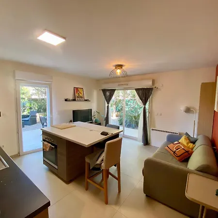 West Ground-floor One Bedroom With Parking, Garden, Pool Nicea