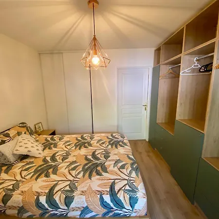 West Ground-floor One Bedroom With Parking, Garden, Pool Apartamento Niza